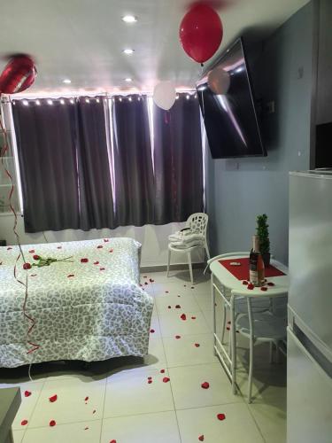 a room with a bed and a table and balloons at Sea breeze vacation ll en Condominio Verde Mar in San Juan