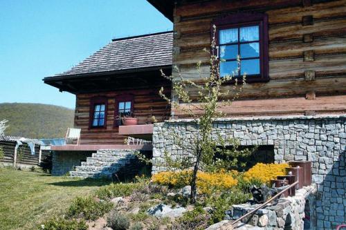 a log cabin with a window on the side of it at Dworek Myśliwski in Laskówka