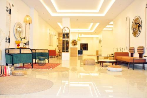 a lobby with chairs and tables in a building at مساكن الدار للشقق الفندقية 10 in Abha