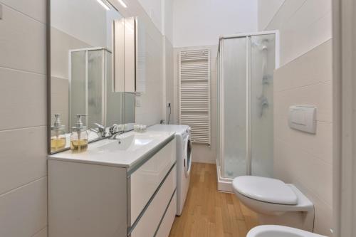 Ванная комната в [Duomo-Porta Torre] Penthouse with Private Terrace