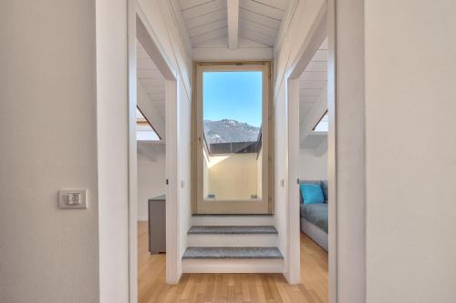 Фотография из галереи [Duomo-Porta Torre] Penthouse with Private Terrace в Комо