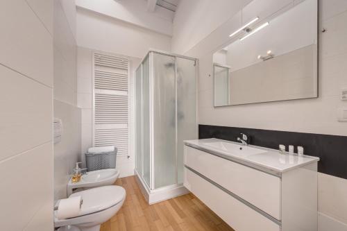 Ванная комната в [Duomo-Porta Torre] Penthouse with Private Terrace