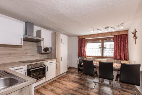 Η κουζίνα ή μικρή κουζίνα στο Ferienhaus Oberried