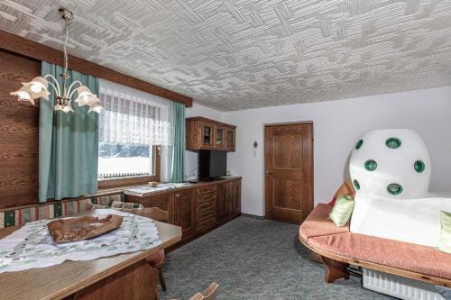 Μια τηλεόραση ή/και κέντρο ψυχαγωγίας στο Ferienhaus Oberried