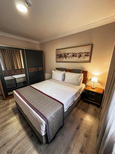 a bedroom with a large bed in a room at MY Smart in Yalova