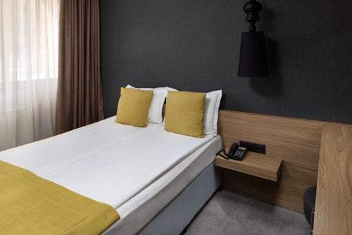 Postel nebo postele na pokoji v ubytování Devin Spa Hotel