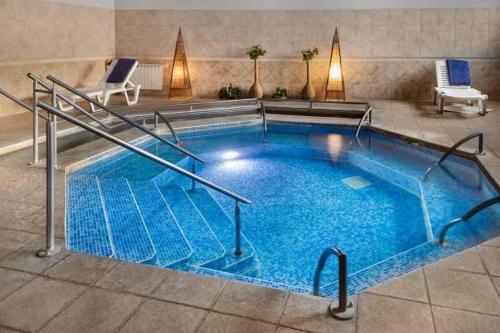 Bazén v ubytování Devin Spa Hotel nebo v jeho okolí