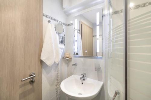 Koupelna v ubytování Devin Spa Hotel