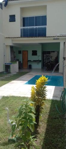a house with a swimming pool in the yard at Casa Griebeler 01 in Rio de Janeiro