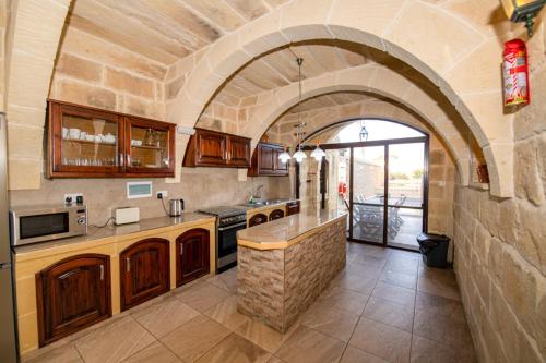 Gallery image of Ta' Gigi 5 Bedroom Farmhouse with Private Pool in Għarb