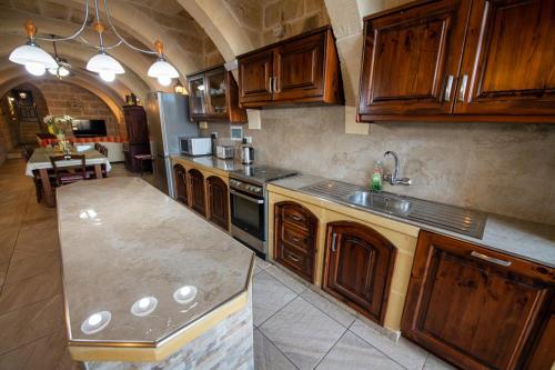 Gallery image of Ta' Gigi 5 Bedroom Farmhouse with Private Pool in Għarb