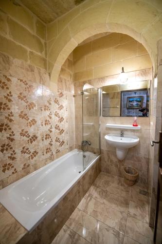 Gallery image of Ta' Gigi 5 Bedroom Farmhouse with Private Pool in Għarb