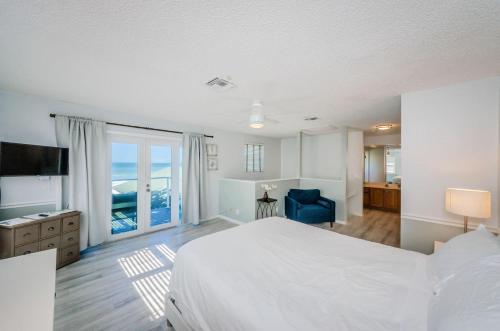 a bedroom with a large bed and a large window at Sunshine's Hideaway in Clearwater Beach