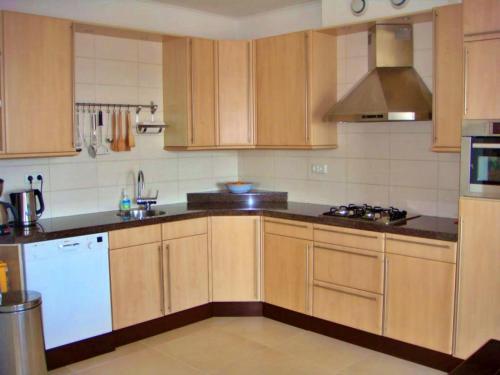 Kuchyň nebo kuchyňský kout v ubytování 6 Persoons Woning met Zwembad. Rustig gelegen.