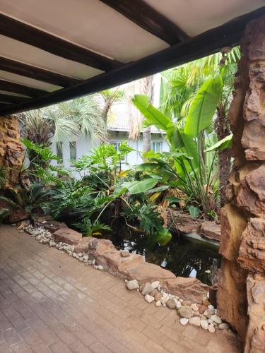 Κήπος έξω από το Mistica on St James