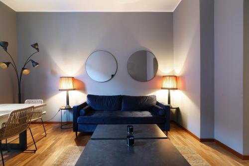 A seating area at Elegant Sempione Apartment