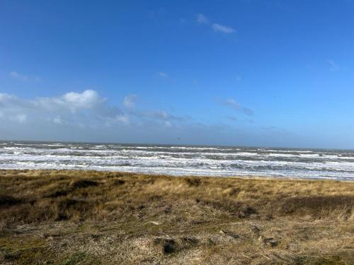 Fotografie z fotogalerie ubytování Gezellig vakantiehuisje op loopafstand van de duinen en het betoverende Egmondse strand v destinaci Egmond aan Zee