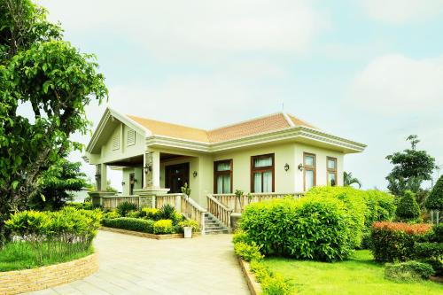 a house with a pathway in front of it at KNN Luxury Hill in Sen Monorom