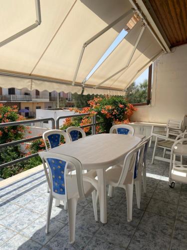 Μπαλκόνι ή βεράντα στο Casa in Salento sul mare con terrazze panoramiche