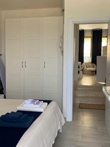 Ένα ή περισσότερα κρεβάτια σε δωμάτιο στο Casa in Salento sul mare con terrazze panoramiche