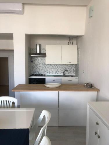 Η κουζίνα ή μικρή κουζίνα στο Casa in Salento sul mare con terrazze panoramiche