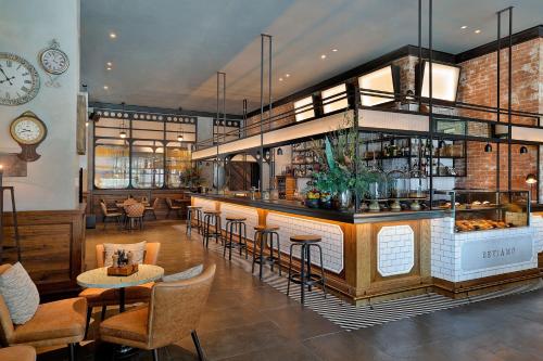 a restaurant with a bar with chairs and tables at Marriott Resort Palm Jumeirah, Dubai in Dubai