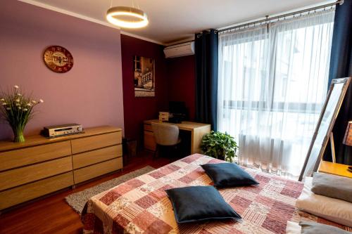 Verona Apartment 129 - 70m2, Terrace, Garageにあるベッド