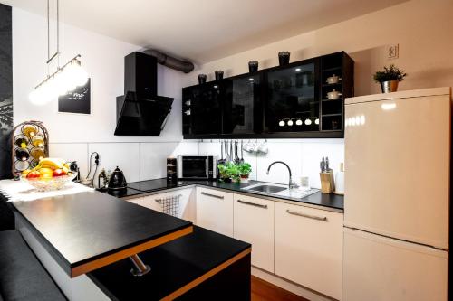 Verona Apartment 129 - 70m2, Terrace, Garageにあるキッチンまたは簡易キッチン