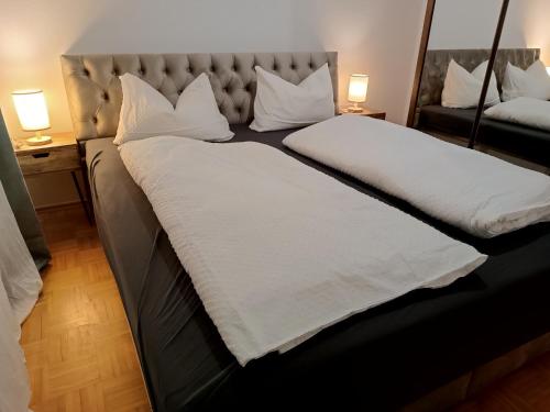 two beds in a hotel room with white pillows at Ferienwohnung Innenstadt in Görlitz