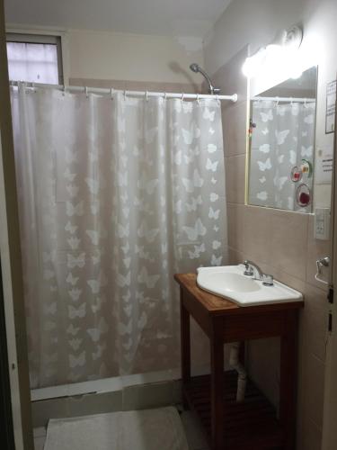 Bilik mandi di COMPLEJO ALOHA