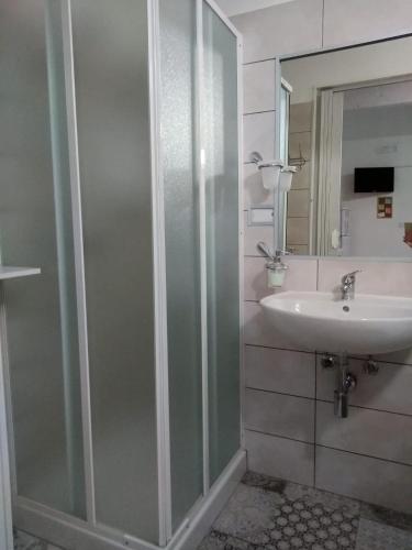 a bathroom with a shower and a sink at A casa mia in Felline