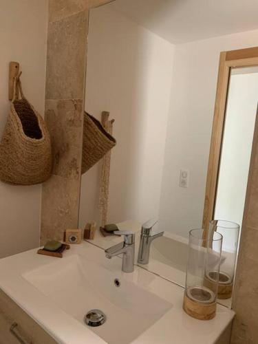 Ένα μπάνιο στο CABANON