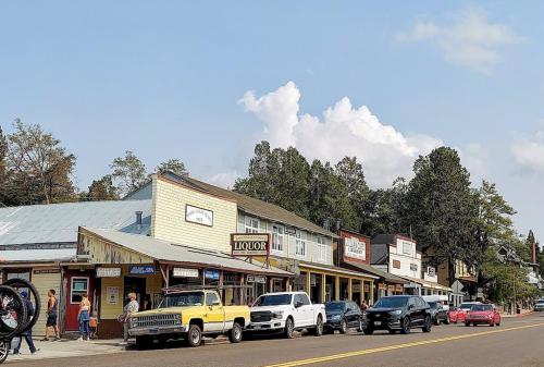 a small town with cars parked on the side of the street at Julian House of Games in Julian
