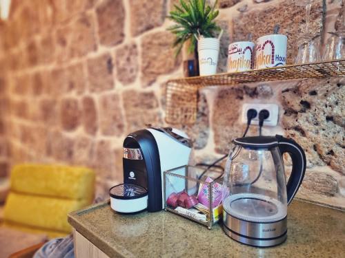 Kemudahan buat kopi dan teh di Shafika house