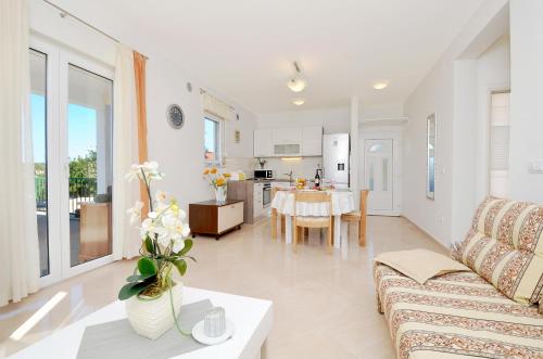 Kuchyň nebo kuchyňský kout v ubytování Holiday Home Paradiso