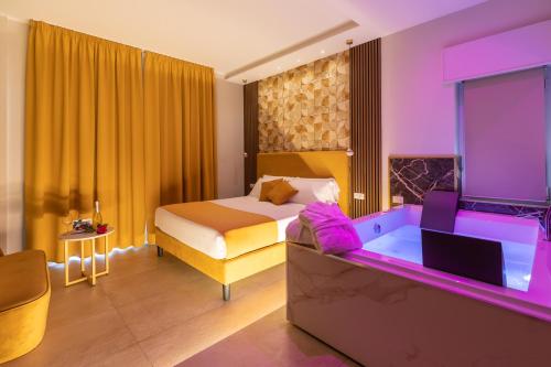 Letto o letti in una camera di AlbaDea Suites&Jacuzzi