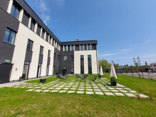 Κήπος έξω από το VANTA Business Center