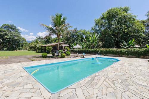 a swimming pool in the middle of a yard at Recanto do sossego!! in Morretes