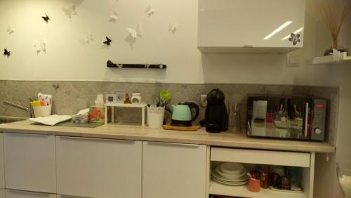 a kitchen with a counter top with a microwave at Dépendance privée avec entrée autonome in Toulouse