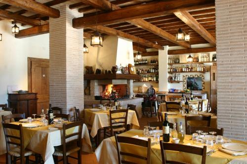 Un restaurant sau alt loc unde se poate mânca la Agriturismo Casale nel Parco dei Monti Sibillini