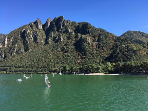 a group of boats on a lake with mountains in the background at Villa Tiziana Typ T4 in Crone