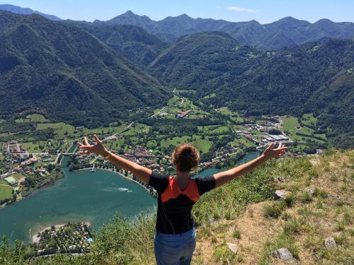 a woman standing on top of a mountain with her arms outstretched at Villa Tiziana Typ T4 in Crone