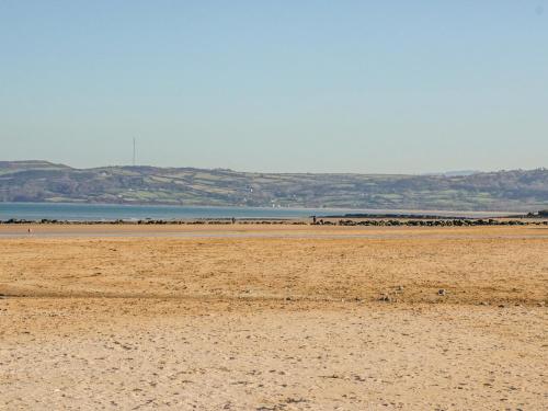 an empty beach with the ocean in the background at Willow Tree Farm House in Newry