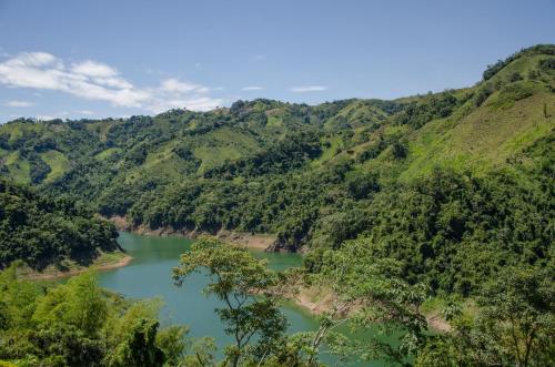 a view of a river in a mountain valley at Ecohotel Campo Alegre Norcasia Caldas in Norcasia