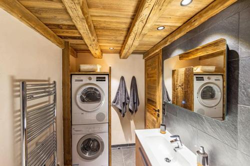 a bathroom with two washing machines and a sink at Top floor appartment, ski in ski out, superb view in La Daille