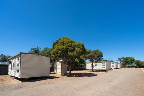 a small building on the side of a road at Horseshoe Tourist Park in Wagga Wagga