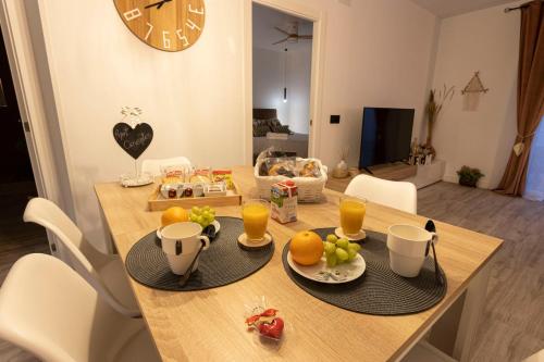 a dining room table with fruit on it with a clock at Huellas de la Mancha in Burguillos de Toledo