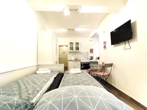 Good Vibrations Apartments