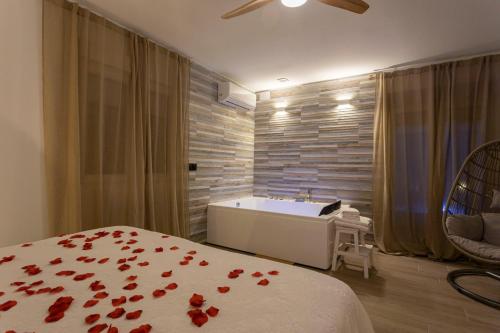 a bedroom with a bathroom with a tub and a bed at Huellas de la Mancha in Burguillos de Toledo