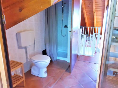 Баня в Beautiful holiday home in Campagnano with private terrace